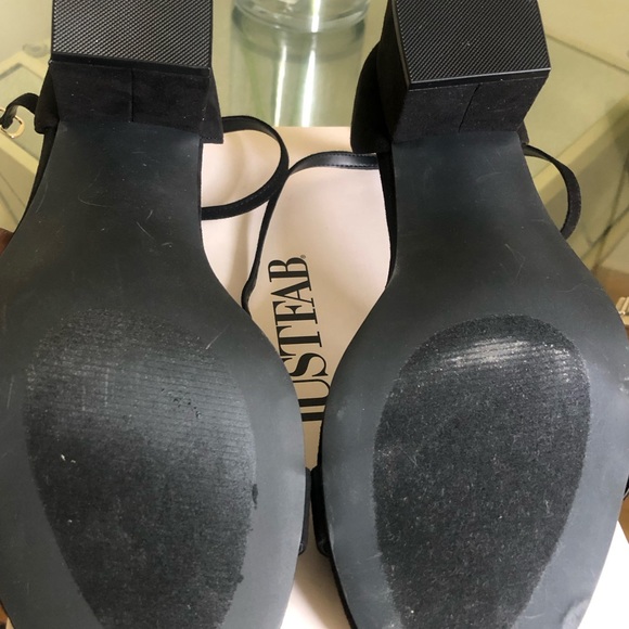 Black Mid height blocked heel sandals w/adjustable buckled ankle strap - Picture 5 of 8